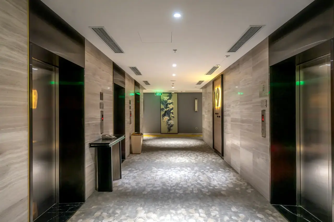 Maleli Hotelsuites interior corridor